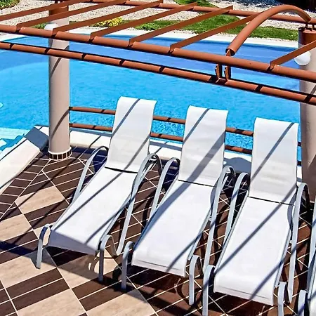 Nice In W/ Outdoor Swimming Pool And 6 Bedrooms Holiday home *