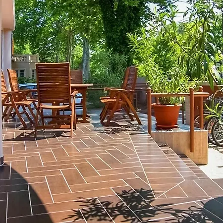 Nice In W/ Outdoor Swimming Pool And 6 Bedrooms Holiday home *