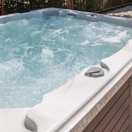 Holiday home Nice In W/ Outdoor Swimming Pool And 6 Bedrooms