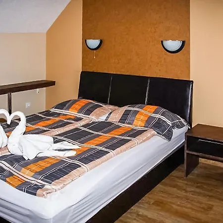 Holiday home Nice In W/ Outdoor Swimming Pool And 6 Bedrooms